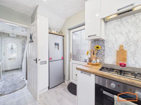 2 bedroom Semi-detached house for sale in Fullelove Road, Brownhills, WS8