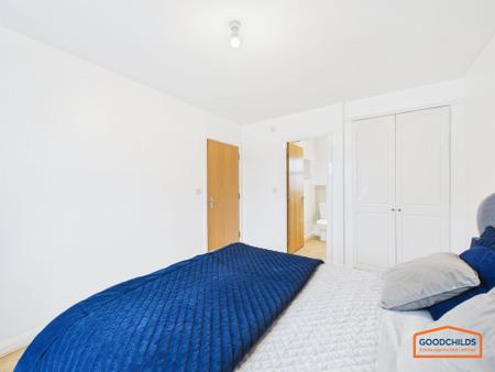 2 bedroom Flat to let in Lapwing Close, Brownhills, WS8