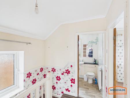 3 bedroom Semi-detached house to let in Poplar Avenue, Brownhills, WS8