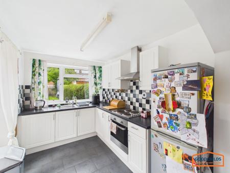 3 bedroom Semi-detached house to let in Poplar Avenue, Brownhills, WS8