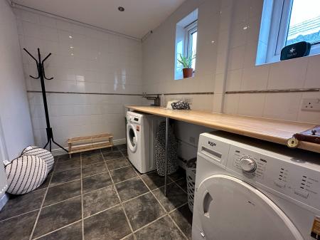 4 bedroom Semi-detached house for sale in Burnside, Rolleston on Dove, Burton-on-Trent, DE13