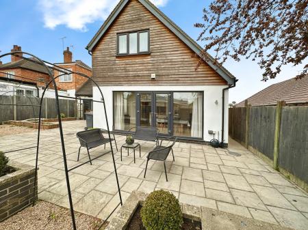 4 bedroom Semi-detached house for sale in Burnside, Rolleston on Dove, Burton-on-Trent, DE13