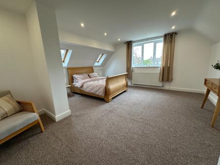 4 bedroom Semi-detached house for sale in Burnside, Rolleston on Dove, Burton-on-Trent, DE13