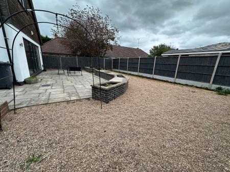 4 bedroom Semi-detached house for sale in Burnside, Rolleston on Dove, Burton-on-Trent, DE13