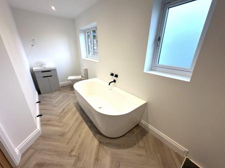 5 bedroom Detached house for sale in Burton Road, Midway, Swadlincote, DE11