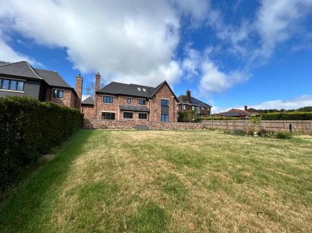 5 bedroom Detached house for sale in Burton Road, Midway, Swadlincote, DE11