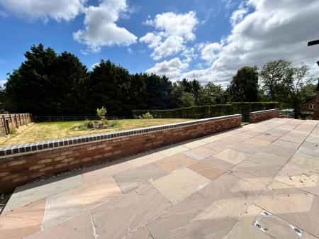 5 bedroom Detached house for sale in Burton Road, Midway, Swadlincote, DE11