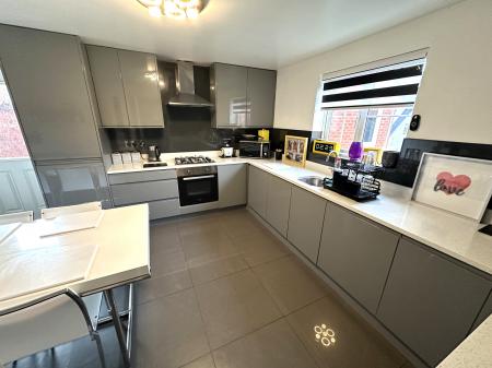 3 bedroom Detached house for sale in Castilla Place, Burton-on-Trent, DE13