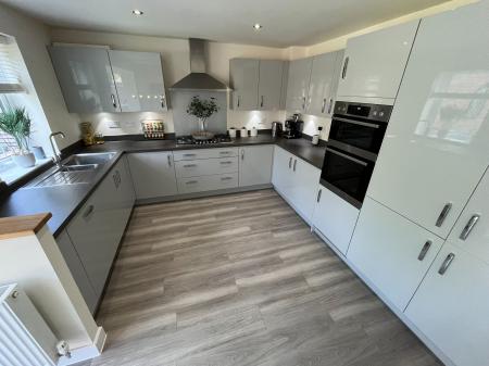 4 bedroom Detached house for sale in Galloway Road, Drakelow, Burton-on-Trent, DE15