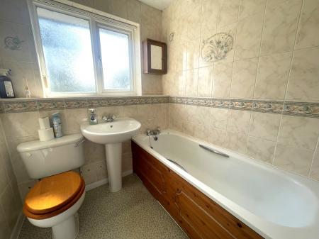 3 bedroom Semi-detached house for sale in Goodwood Close, Stretton, Burton-on-Trent, DE13