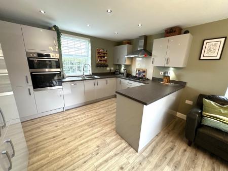 4 bedroom Detached house for sale in Hargate Lane, Newton Solney, Burton-on-Trent, DE15
