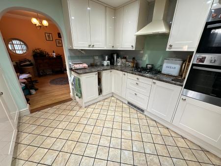 4 bedroom Detached bungalow for sale in Highfield Drive, Burton-on-Trent, DE15