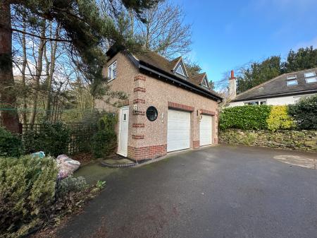 4 bedroom Detached bungalow for sale in Highfield Drive, Burton-on-Trent, DE15