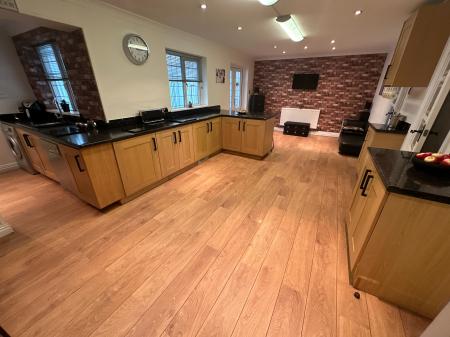 4 bedroom Detached house for sale in Sheffield Street, Burton-on-Trent, DE14