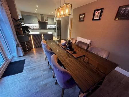 5 bedroom Detached house for sale in Sidings Drive, Drakelow, Burton-on-Trent, DE15