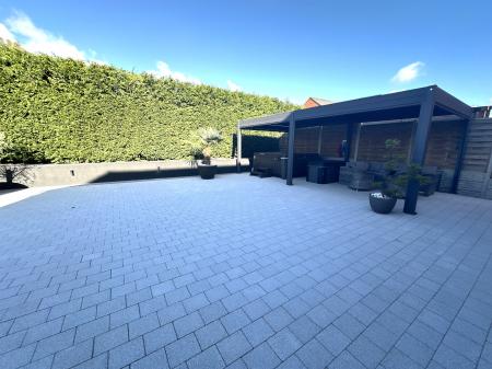 5 bedroom Detached house for sale in Sidings Drive, Drakelow, Burton-on-Trent, DE15