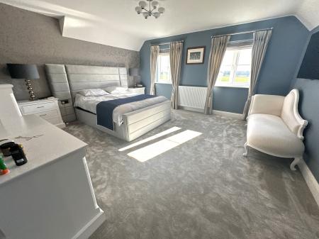 5 bedroom Detached house for sale in Sidings Drive, Drakelow, Burton-on-Trent, DE15