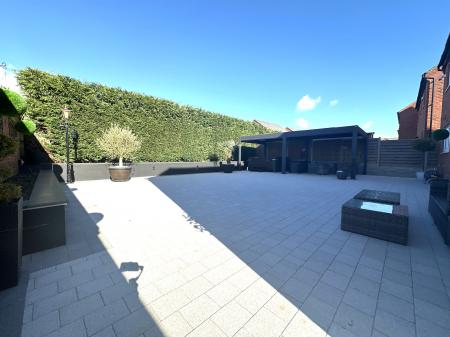 5 bedroom Detached house for sale in Sidings Drive, Drakelow, Burton-on-Trent, DE15