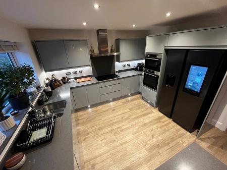 5 bedroom Detached house for sale in Sidings Drive, Drakelow, Burton-on-Trent, DE15