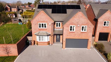 5 bedroom Detached house for sale in Sidings Drive, Drakelow, Burton-on-Trent, DE15