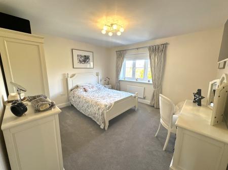 5 bedroom Detached house for sale in Sidings Drive, Drakelow, Burton-on-Trent, DE15
