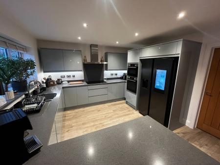 5 bedroom Detached house for sale in Sidings Drive, Drakelow, Burton-on-Trent, DE15