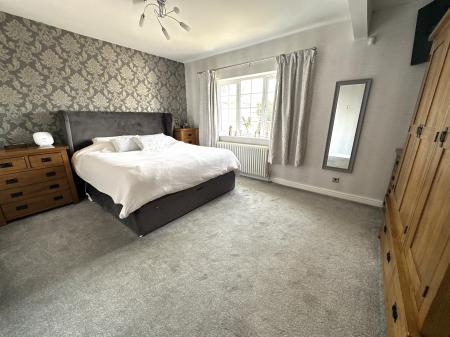 4 bedroom Detached bungalow for sale in The Dingle, Stapenhill, Burton-on-Trent, DE15