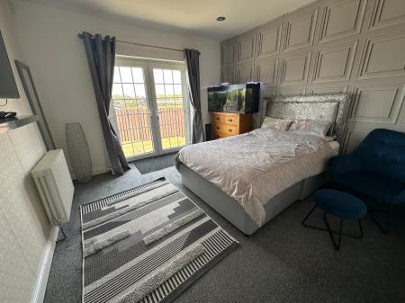 4 bedroom Detached bungalow for sale in The Dingle, Stapenhill, Burton-on-Trent, DE15