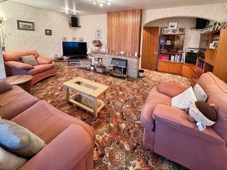 4 bedroom Detached house for sale in Beamhill Road, Anslow, Burton-on-Trent, DE13