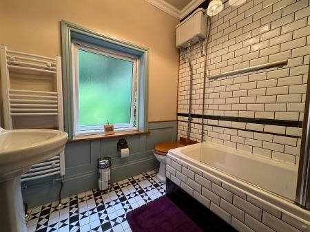 3 bedroom Character Property for sale in Bearwood Hill Road, Winshill, Burton-on-Trent, DE15