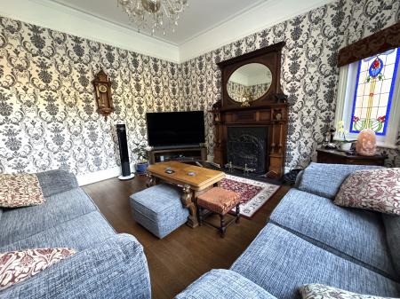 3 bedroom Character Property for sale in Bearwood Hill Road, Winshill, Burton-on-Trent, DE15