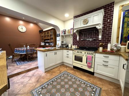 3 bedroom Character Property for sale in Bearwood Hill Road, Winshill, Burton-on-Trent, DE15