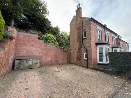 3 bedroom Character Property for sale in Bearwood Hill Road, Winshill, Burton-on-Trent, DE15