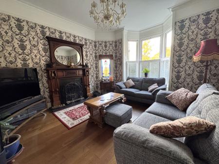 3 bedroom Character Property for sale in Bearwood Hill Road, Winshill, Burton-on-Trent, DE15