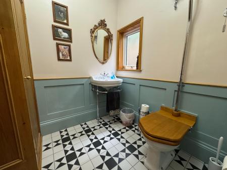 3 bedroom Character Property for sale in Bearwood Hill Road, Winshill, Burton-on-Trent, DE15