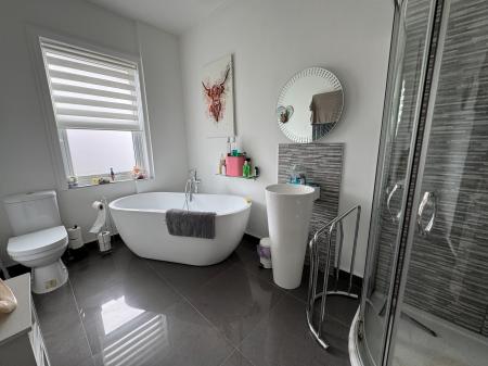 3 bedroom Detached house for sale in Burton Road, Castle Gresley, Swadlincote, Derbyshire, DE11