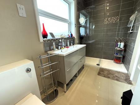 3 bedroom Detached house for sale in Burton Road, Castle Gresley, Swadlincote, Derbyshire, DE11