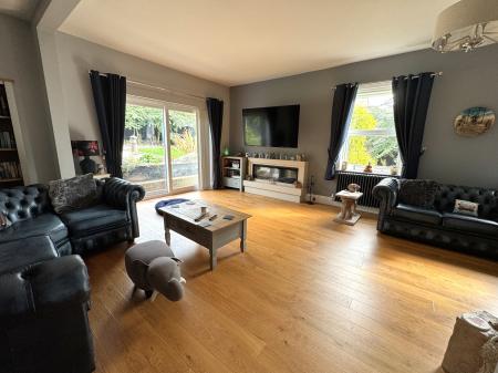3 bedroom Detached house for sale in Burton Road, Castle Gresley, Swadlincote, Derbyshire, DE11