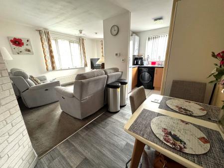 2 bedroom Flat for sale in Caroline Court, Burton-on-Trent, DE14