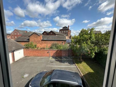2 bedroom Maisonette for sale in Caroline Court, Burton-on-Trent, DE14