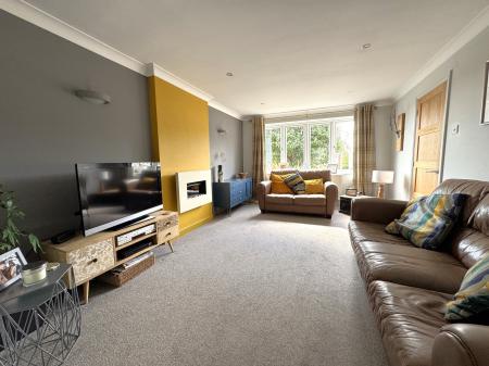 4 bedroom Detached house for sale in Derwent Road, Brizlincote Valley, Burton-on-Trent, DE15