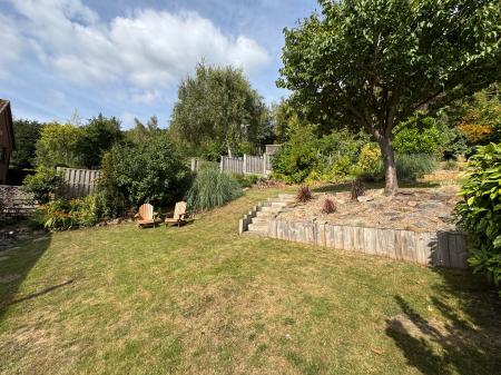 4 bedroom Detached house for sale in Derwent Road, Brizlincote Valley, Burton-on-Trent, DE15