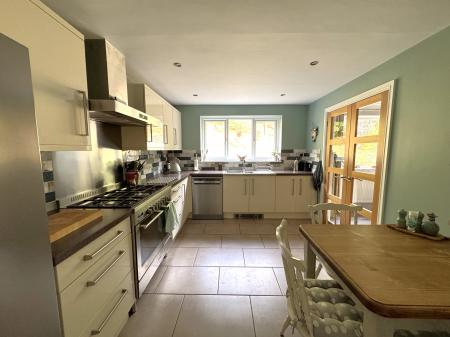 4 bedroom Detached house for sale in Derwent Road, Brizlincote Valley, Burton-on-Trent, DE15