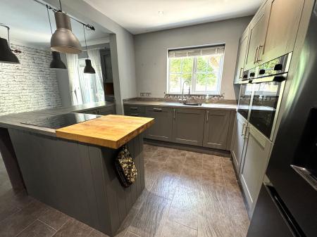 4 bedroom Detached house for sale in Derwent Road, Brizlincote Valley, Burton-on-Trent, DE15