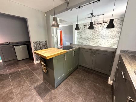 4 bedroom Detached house for sale in Derwent Road, Brizlincote Valley, Burton-on-Trent, DE15