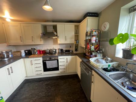 4 bedroom Town house for sale in Evershed Way, Burton-on-Trent, DE14