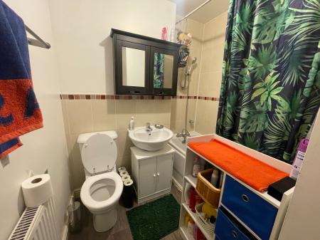 4 bedroom Town house for sale in Evershed Way, Burton-on-Trent, DE14