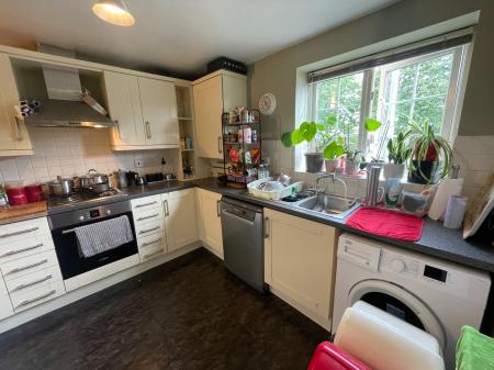 4 bedroom Town house for sale in Evershed Way, Burton-on-Trent, DE14