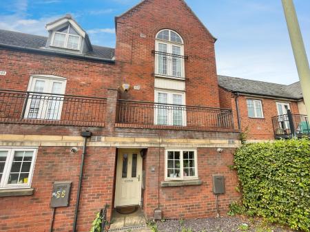 4 bedroom Town house for sale in Evershed Way, Burton-on-Trent, DE14