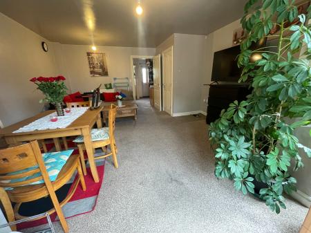 4 bedroom Town house for sale in Evershed Way, Burton-on-Trent, DE14